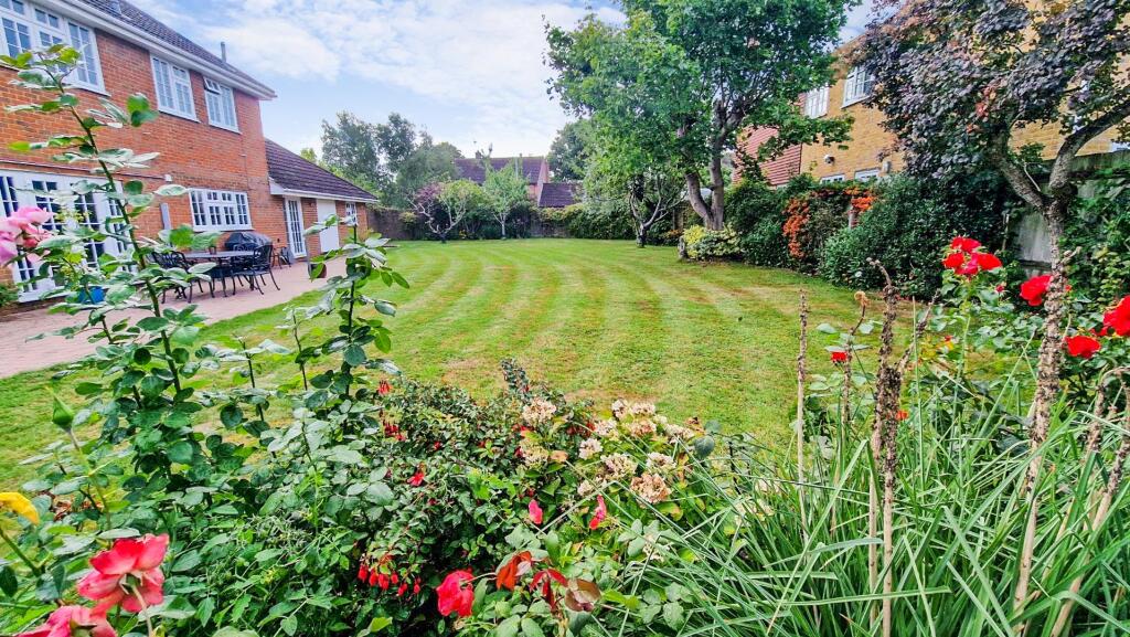 1 Abbey Fields, East Hanningfield photo 3