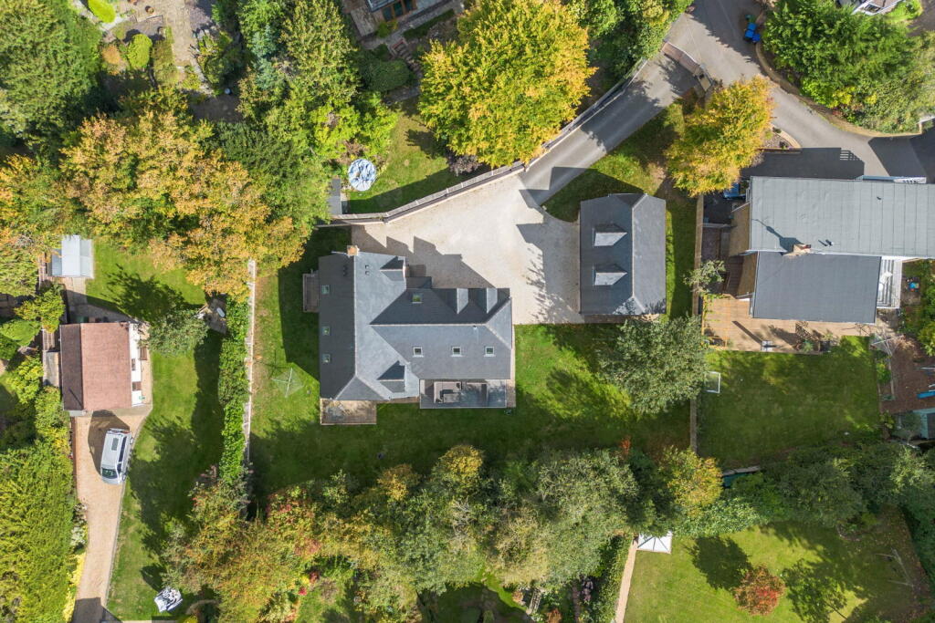 Spectacular five bed eco-home with additional living space photo 2