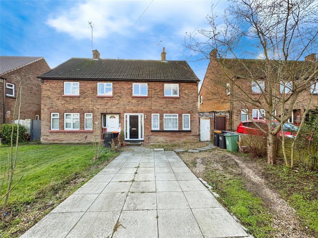 Main image of property: Maidenbower Avenue, Dunstable, Bedfordshire, LU6