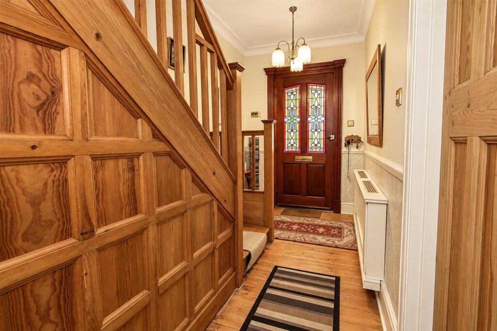 House in Sutton - View 5