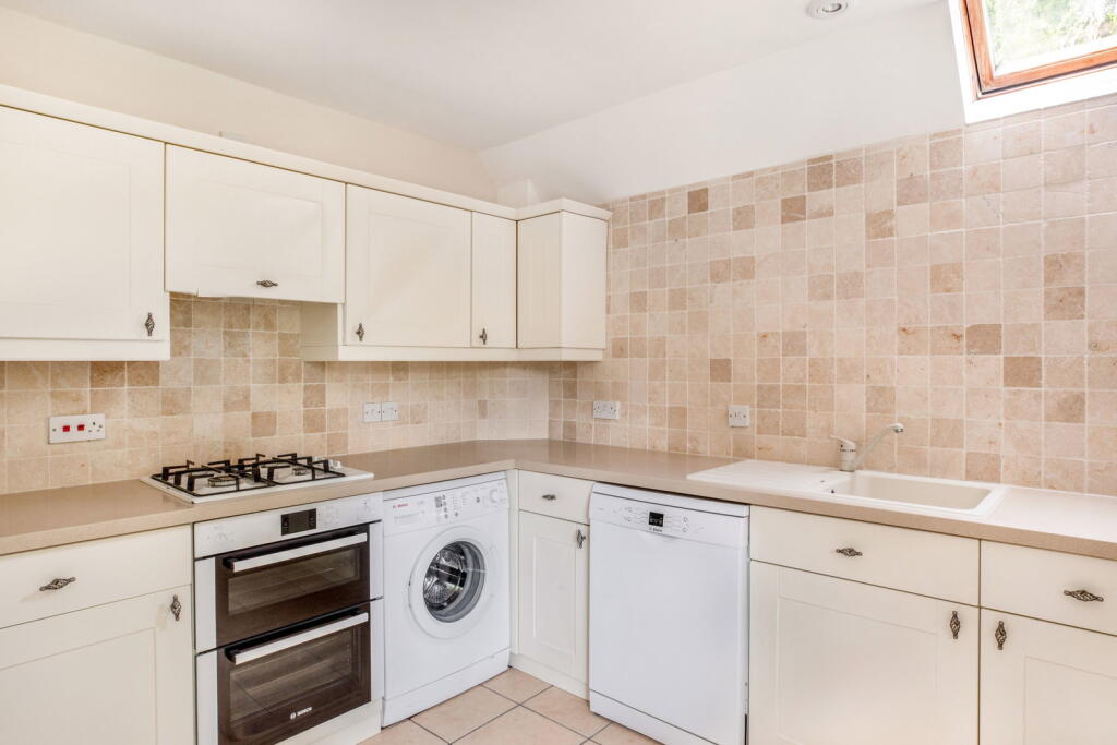 Apartment in Dacorum, Ashlyns Estate, Berkhamsted - View 5