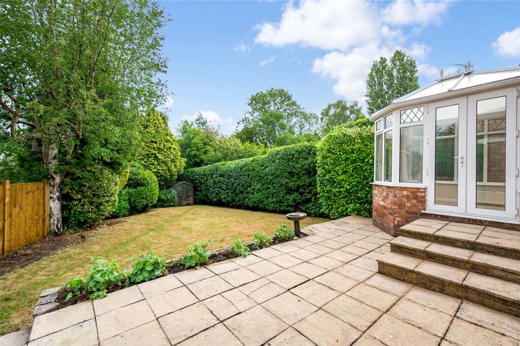 Meadow Drive, Prestbury, Macclesfield, Cheshire, SK10 photo 3