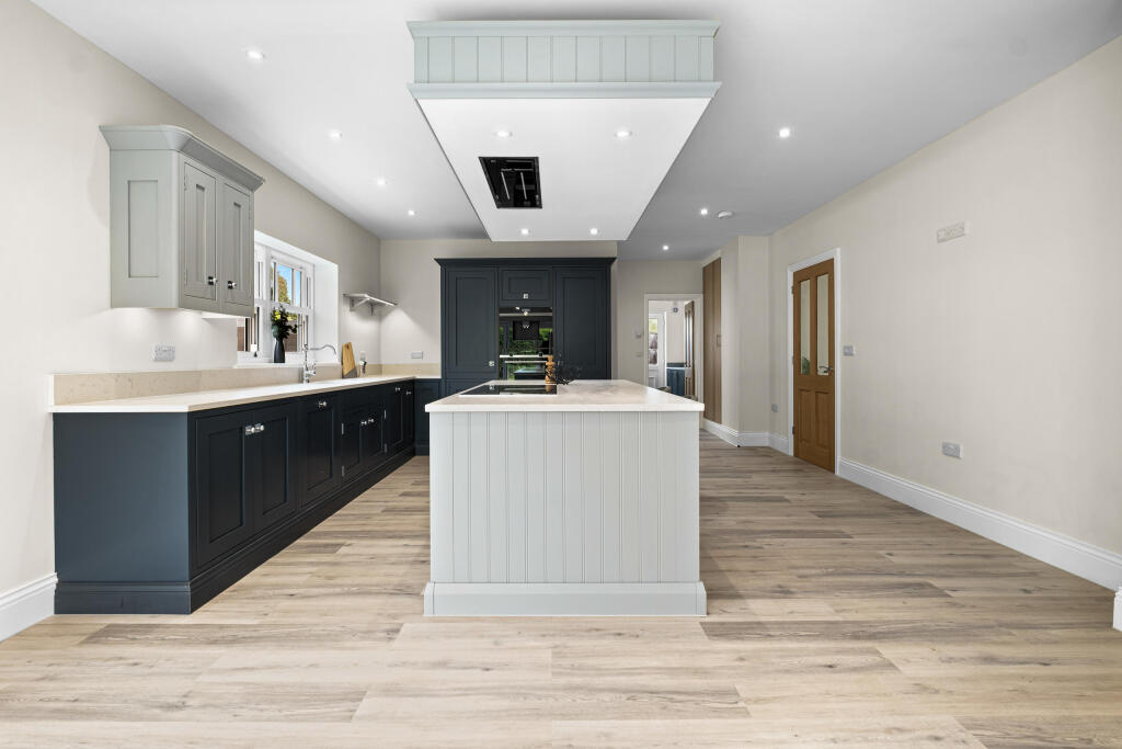 Redditch Road, Stoke Heath, Bromsgrove B60 4JP photo 4