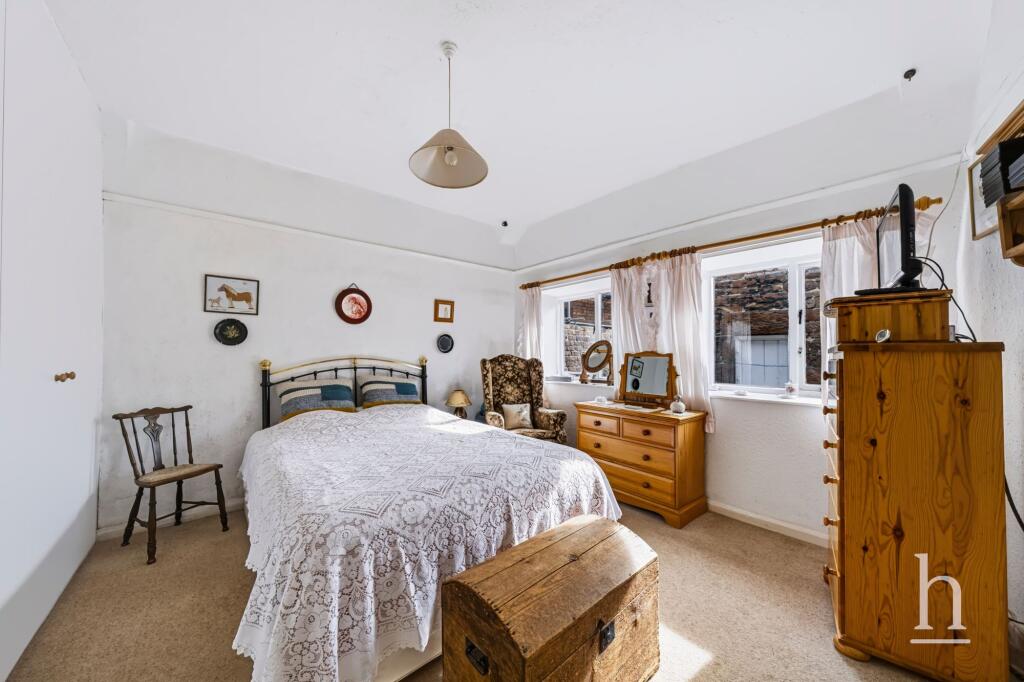 House in Wirral, Liverpool City Region - View 4
