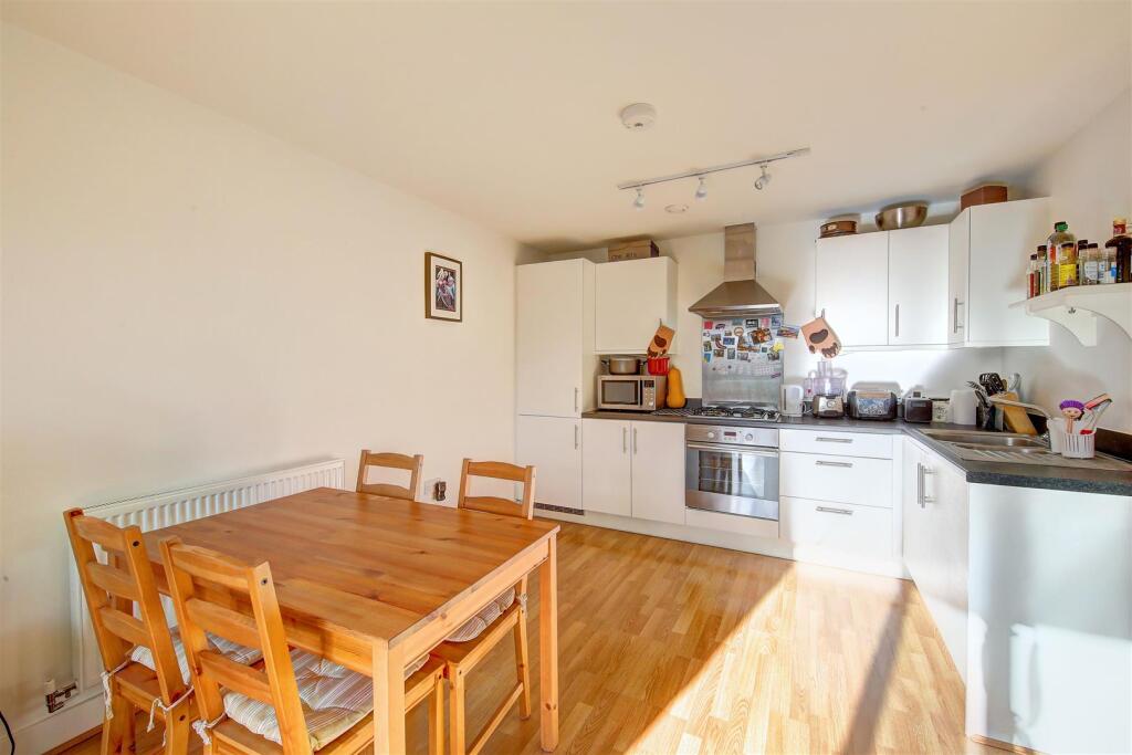 Apartment in London - View 5