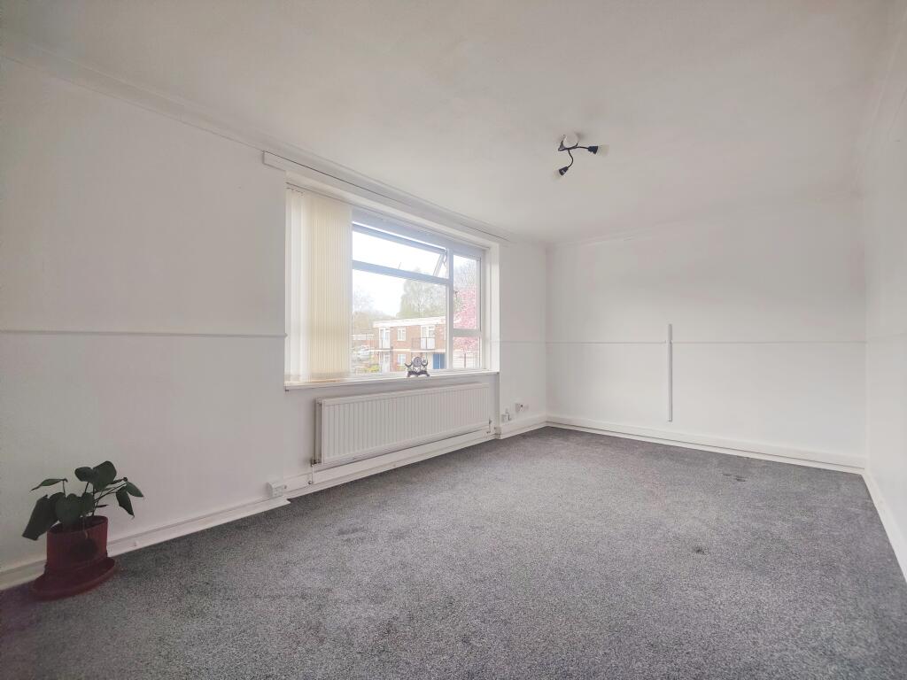 Apartment in Sandwell, West Midlands - View 2