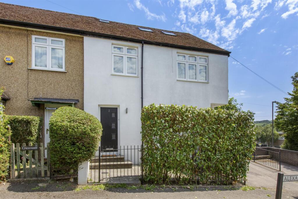 Main image of property: PINIONS ROAD, HIGH WYCOMBE (COURTYARD GARDEN)