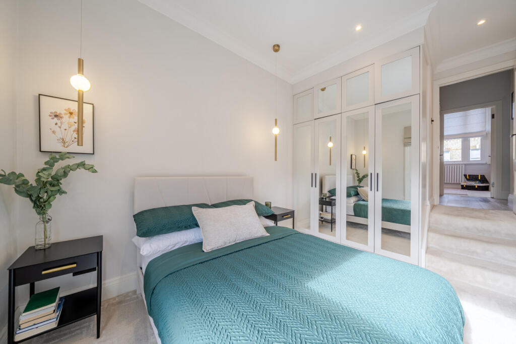 Apartment in London - View 5