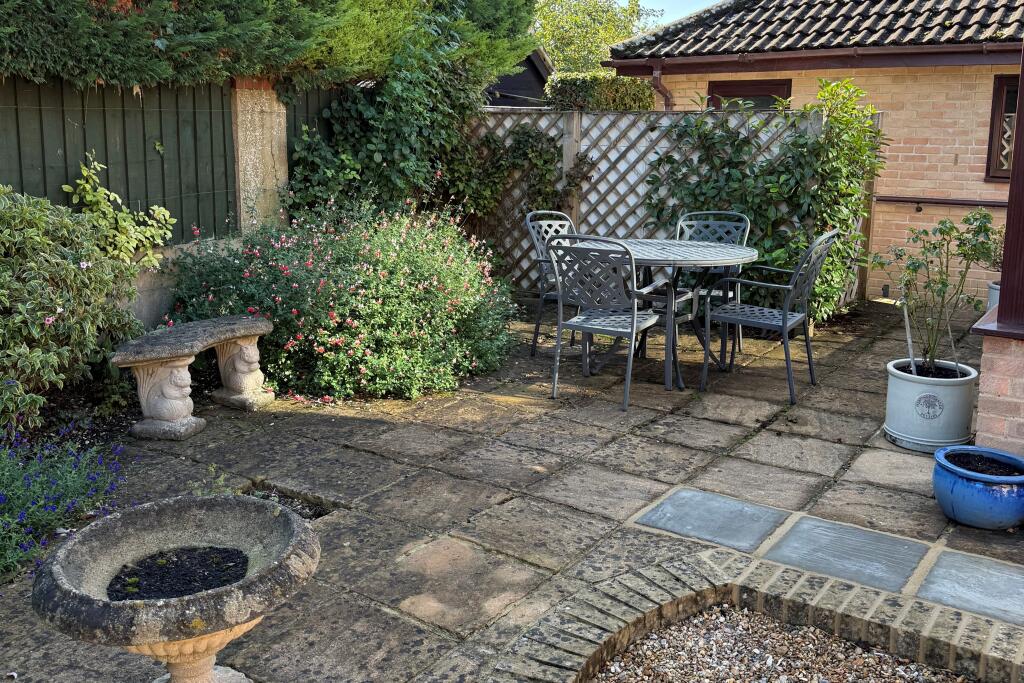 Hilltop Close, Shrewton, SP3 4EB photo 4