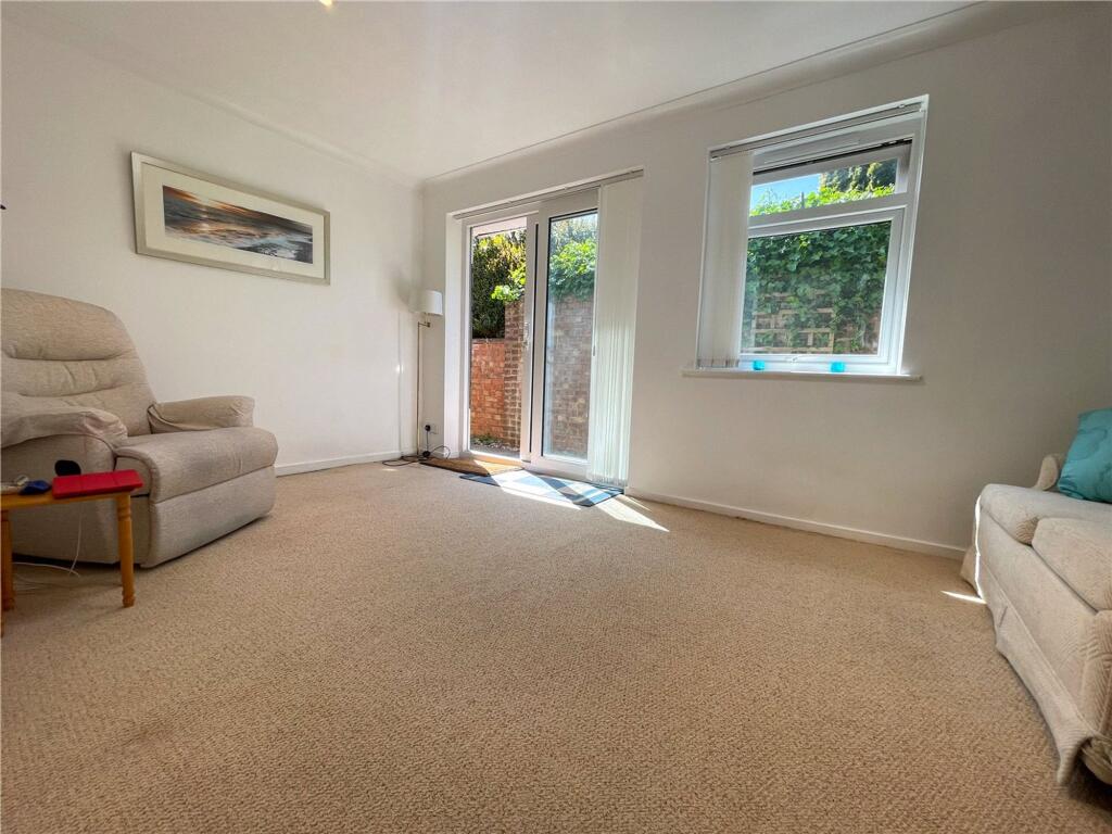 House in Southampton - More