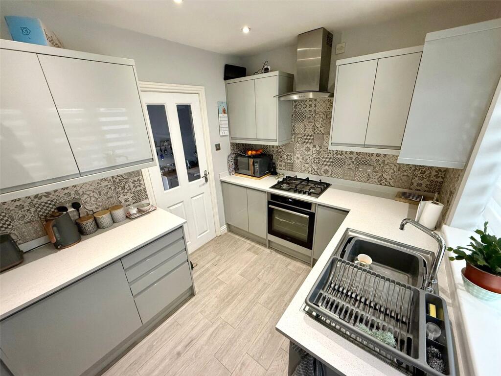 121, Redstone Lane, Stourport-on-Severn, Worcestershire photo 2