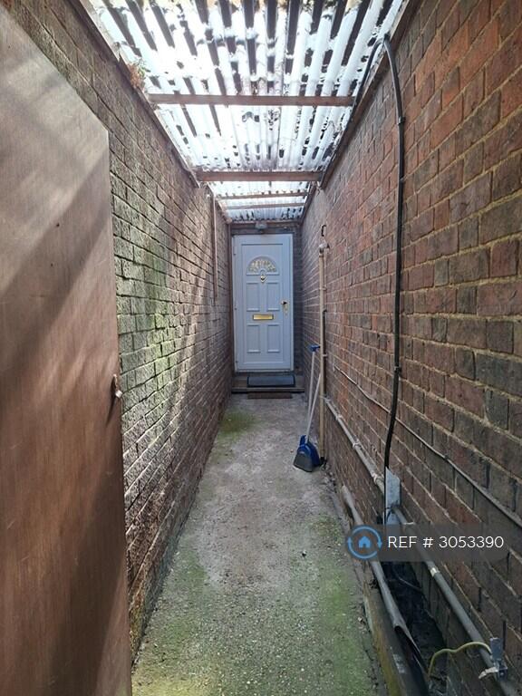 Apartment in Luton - View 2