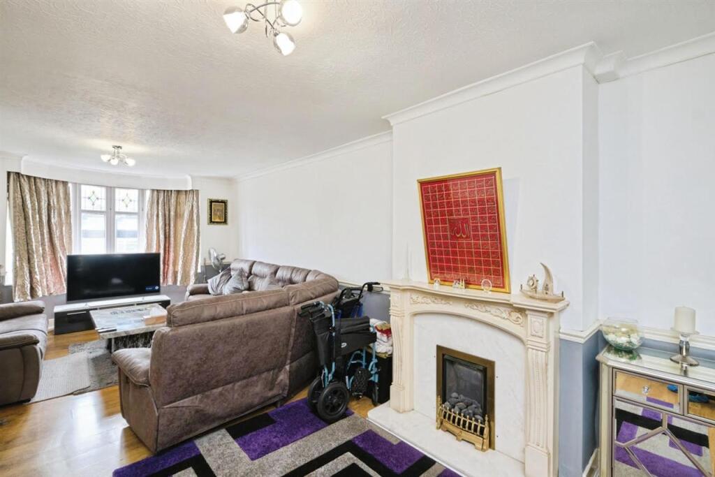 House in Birmingham, Lyndon Green - View 4