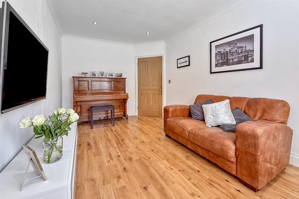 Additional image 8 of Mount Drive, Park Street, St. Albans