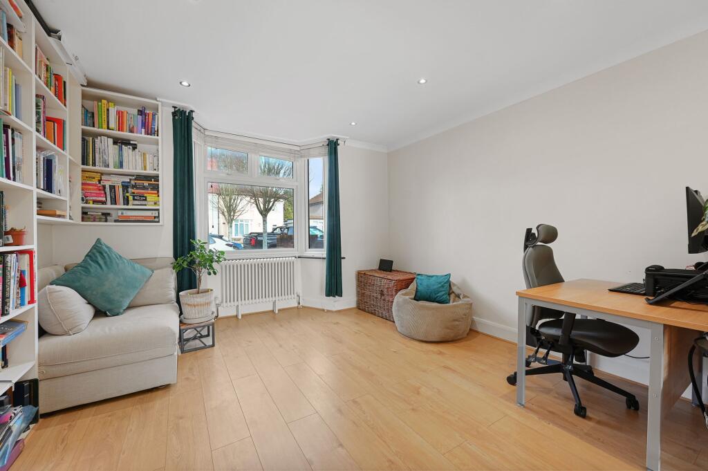 Belvue Road, Northolt, UB5 photo 4