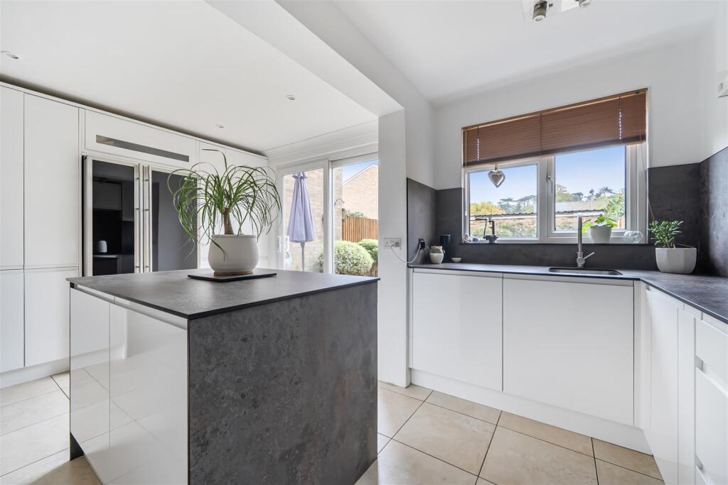 House in Slough - View 5