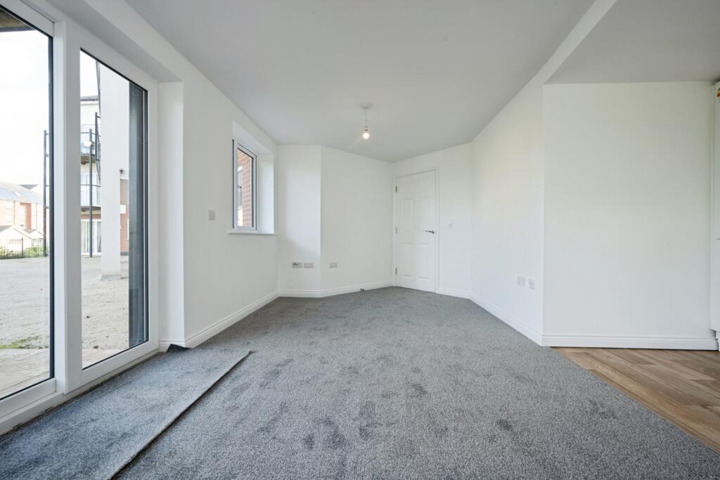 Apartment in Milton Keynes, Bedford - View 4