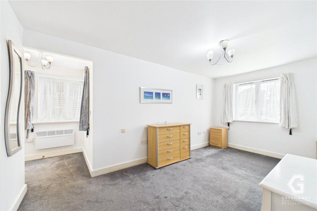 Apartment in Crawley, West Sussex - View 4