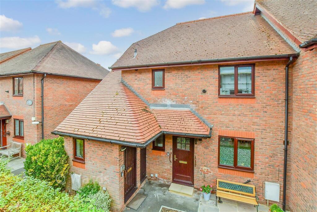 Apartment in Tonbridge and Malling, Kent - View 2