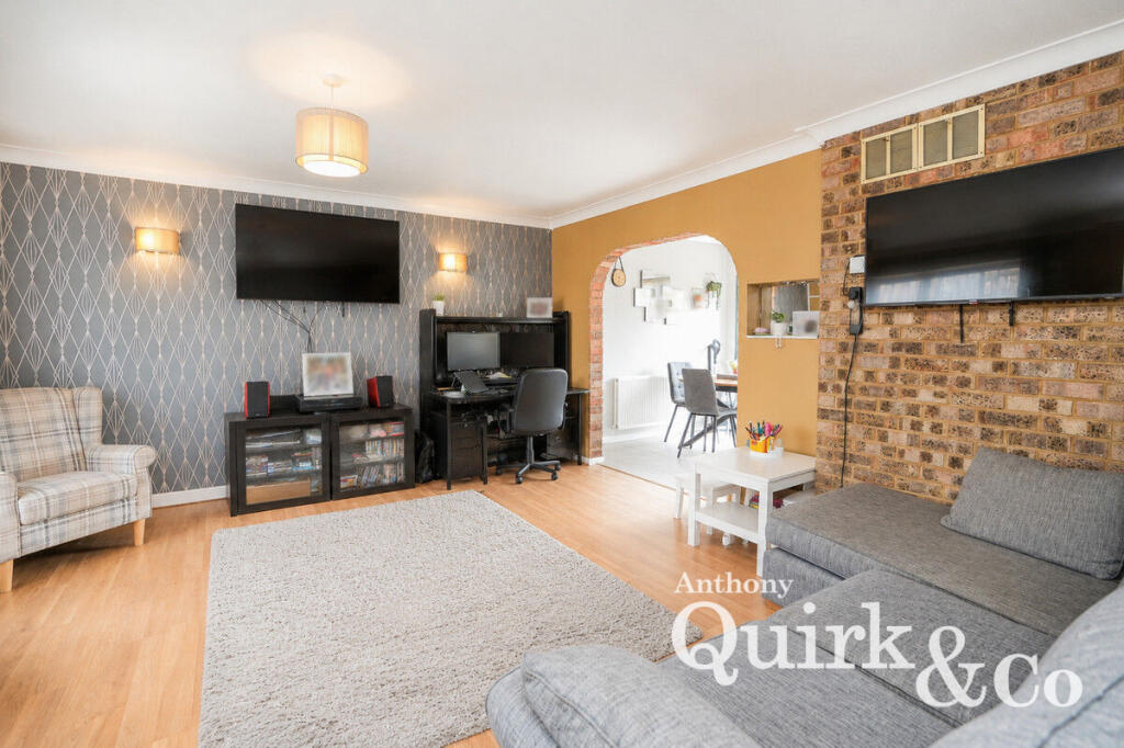 House in Castle Point, Canvey Island - More