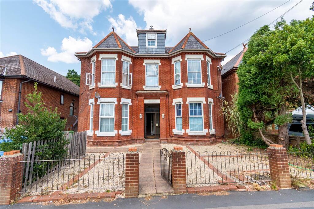 Main image of property: Warren Mount, 206 Tremona Road, Southampton