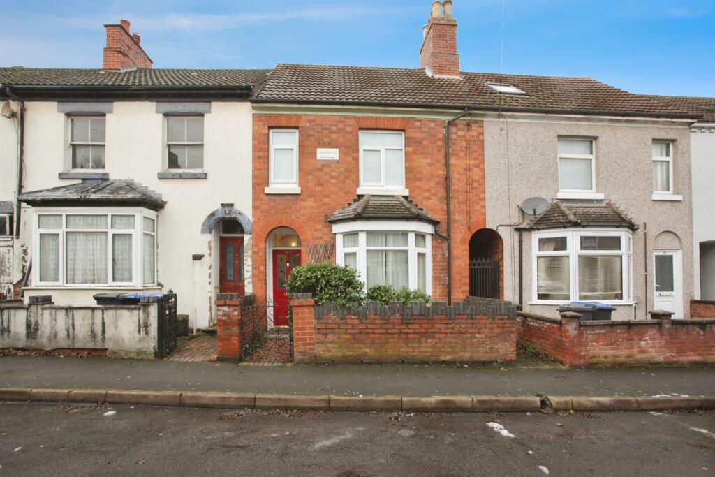 2-bed terraced on Oxford Street, Rugby, £230,000