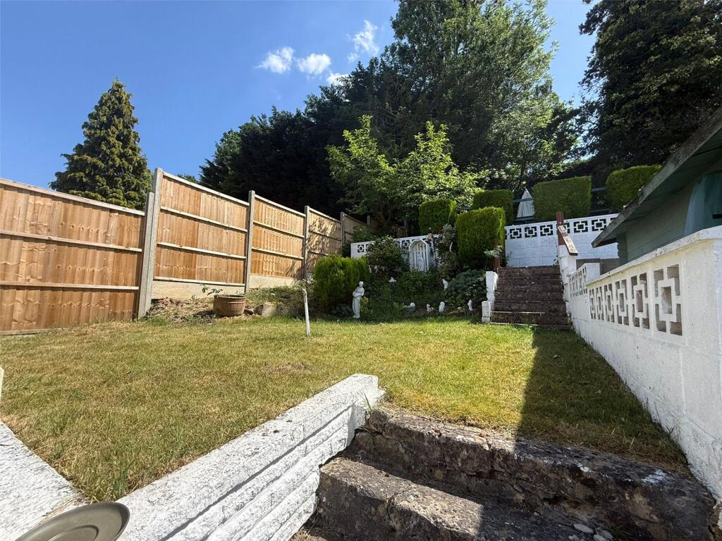 Longmeadow, Frimley, Surrey, GU16 photo 2