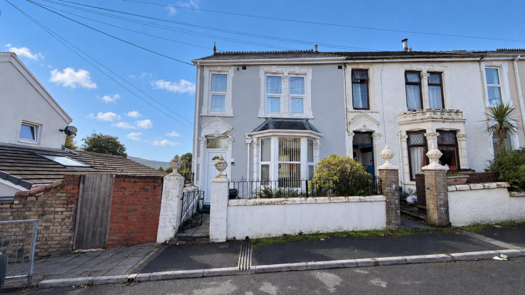 3-bed terraced on Hawthorne Terrace, Aberdare, £155,000