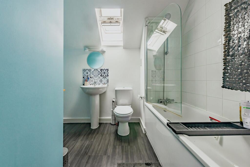 Apartment in Reigate and Banstead, Horley - View 5