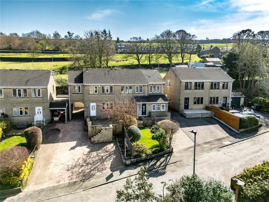 4-bed semi-detached on Ingdale Drive, Holmfirth, Huddersfield, HD9, £310,000