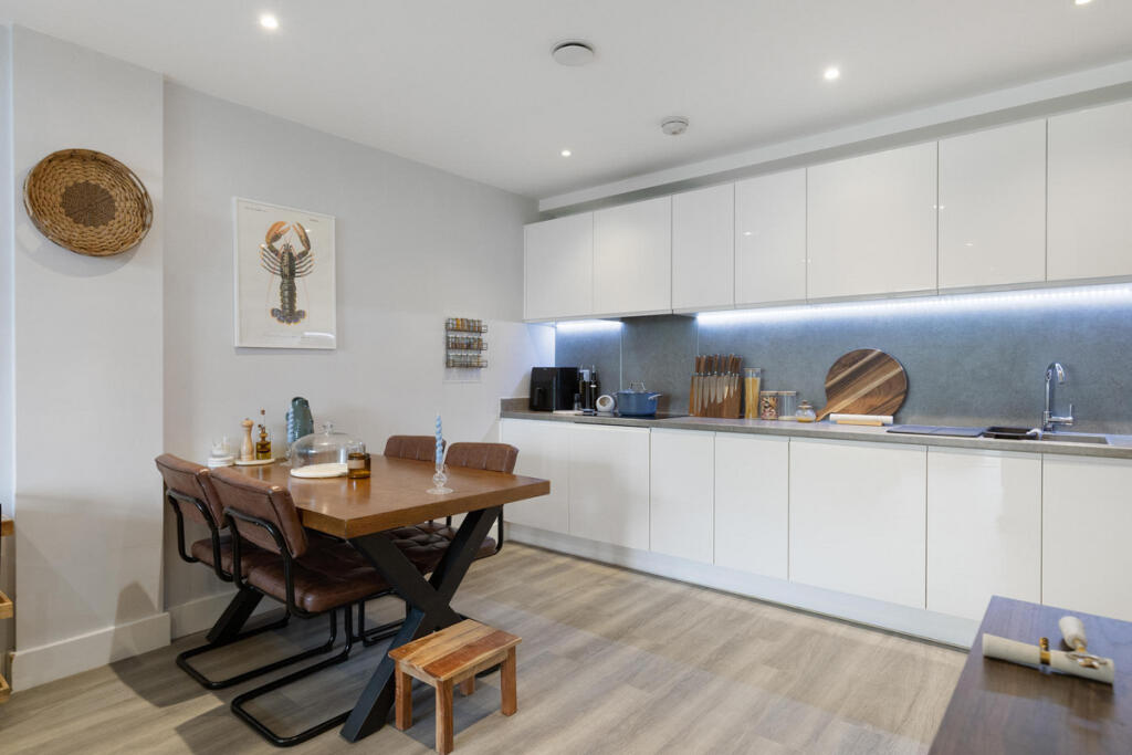Apartment in Twickenham - View 4
