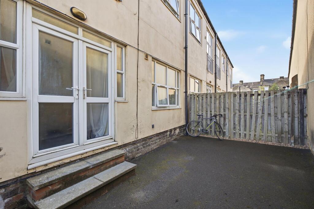 Apartment in Kirklees, West Yorkshire - View 4
