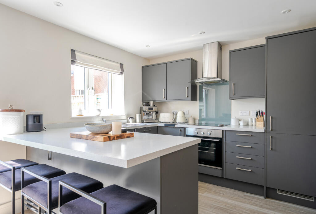 Courtlands, Keynsham, Bristol, Somerset, BS31 photo 4