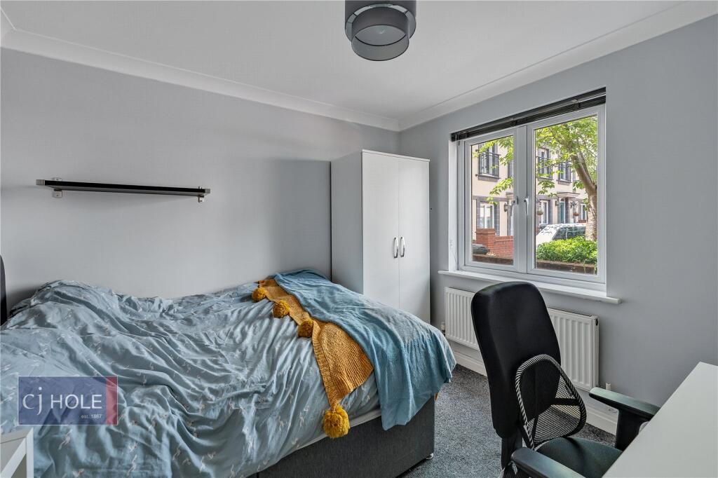 5 bedroom terraced house for rent