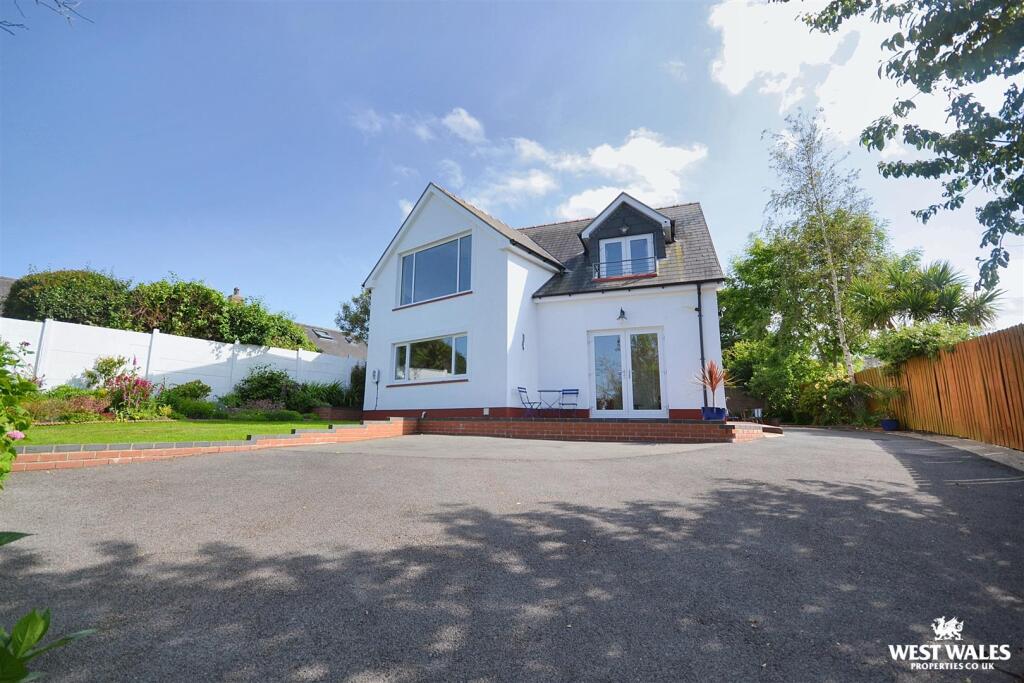 Main image of property: Clos Y Fferm, Aberporth, Cardigan