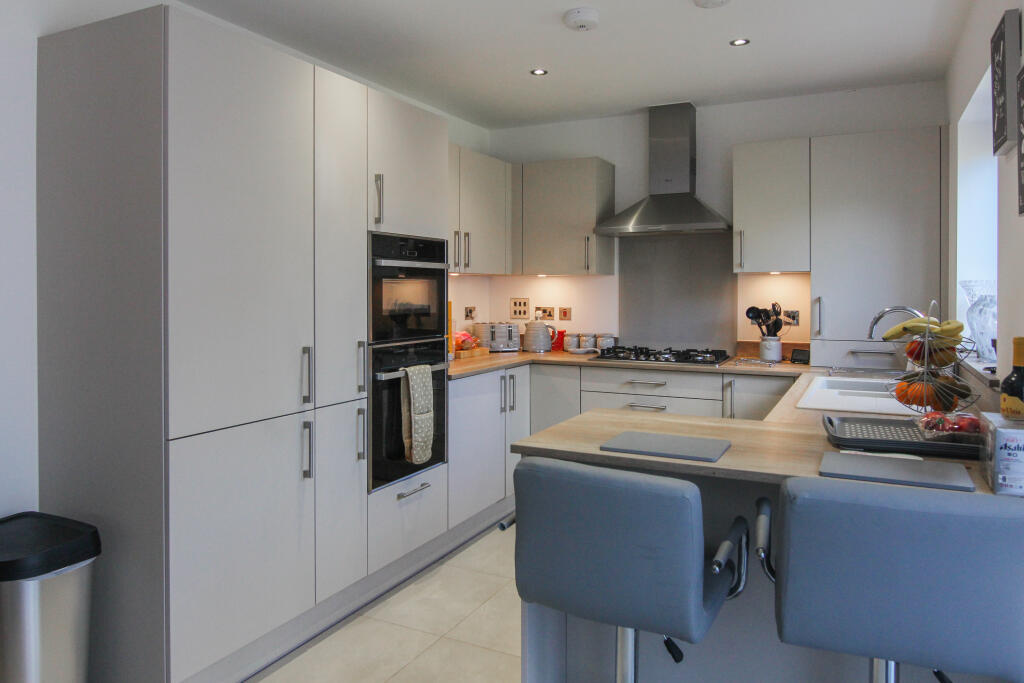 Heathpoult Road, Verwood, BH31 photo 3