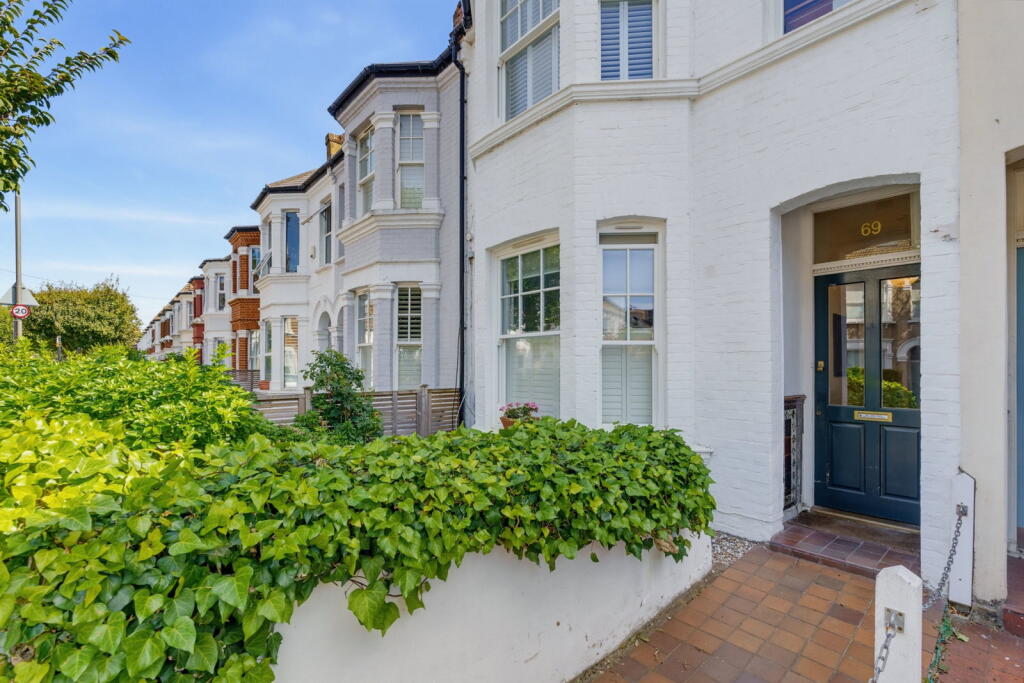 Apartment in London - More