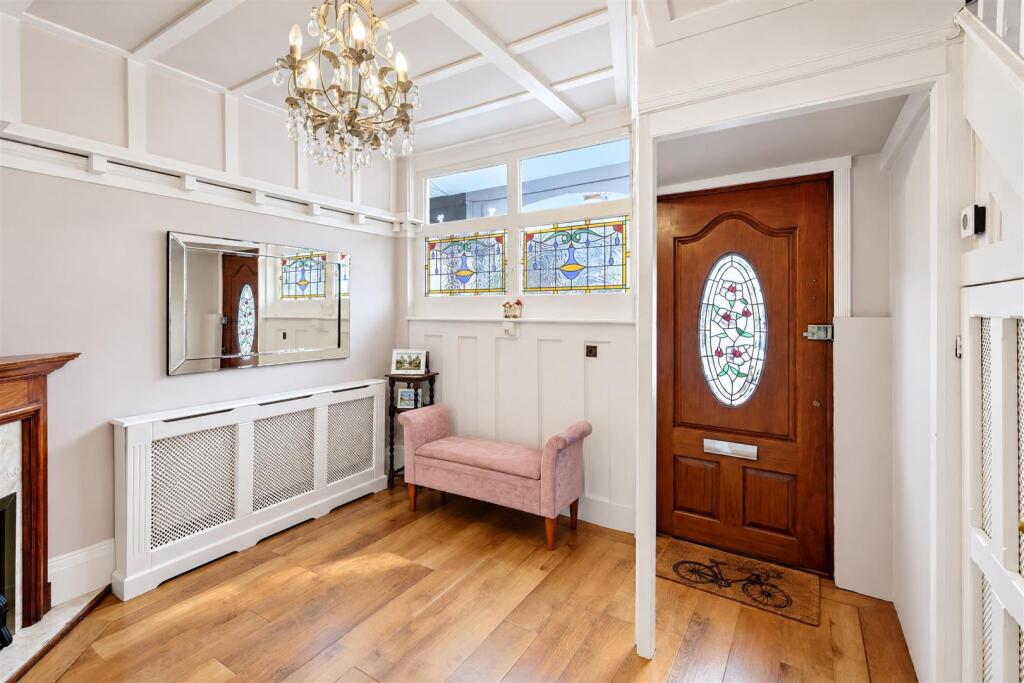 House in Southend-on-Sea - More
