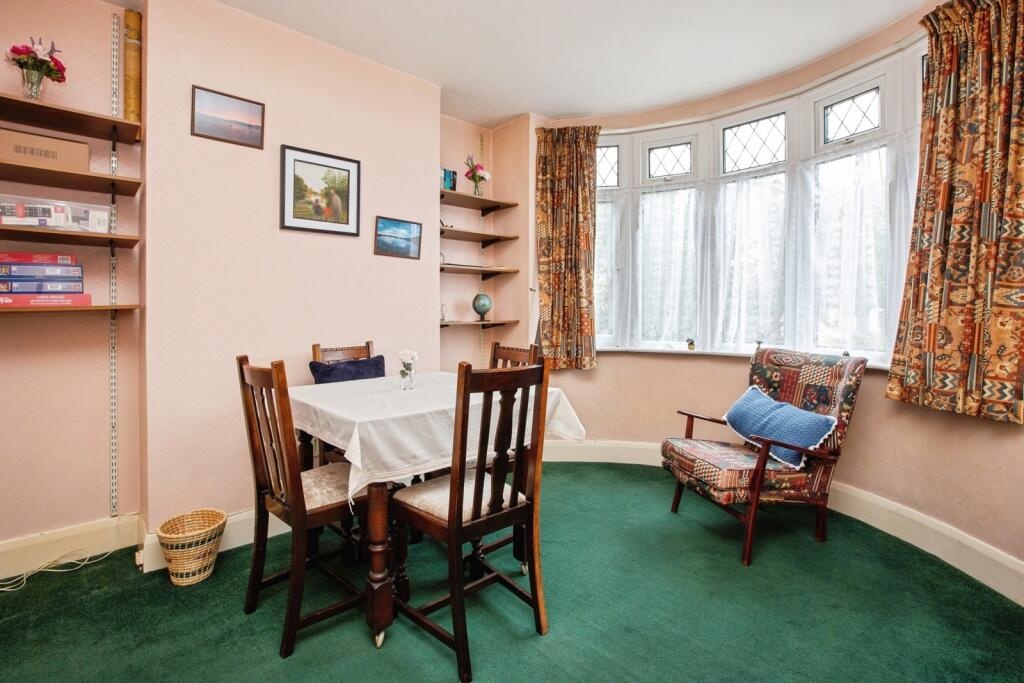 Norbury Drive, Mansfield, Nottinghamshire, NG18 photo 3