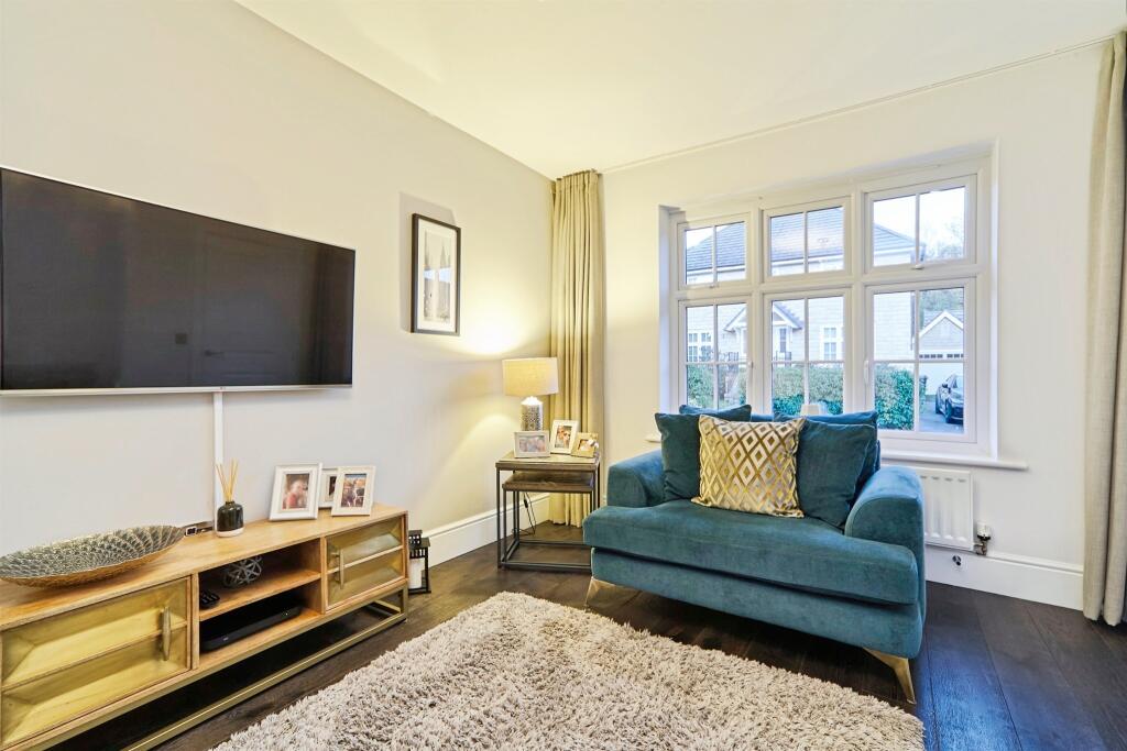 Mill Square, Horsforth, Leeds photo 4