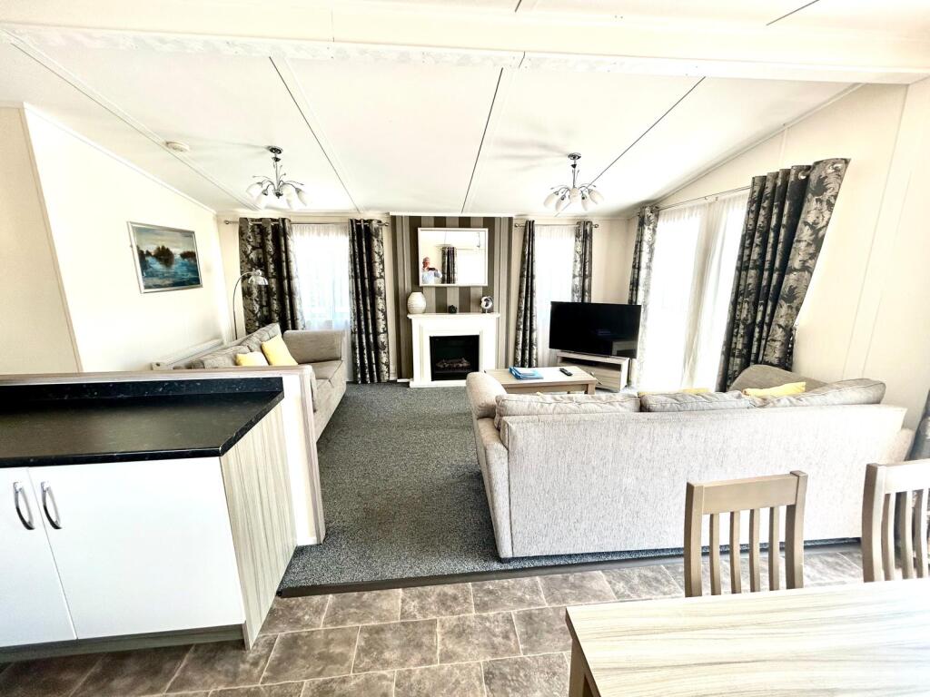 House in Gloucester - View 4
