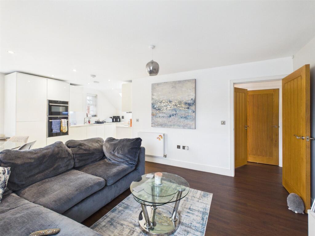Hall Garden, Binfield, Bracknell, Berkshire, RG42 - View 5