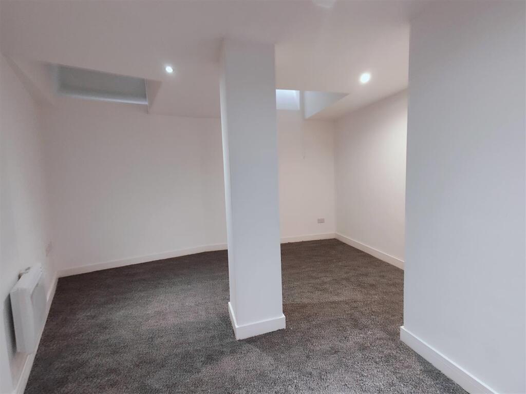 Additional image 2 of 63 Vicar Lane, Bradford