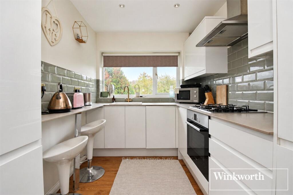 Apartment in Hertsmere, Elstree and Borehamwood - View 2