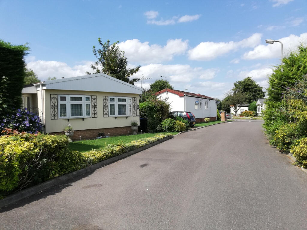 Chertsey, Surrey, KT16 photo 3