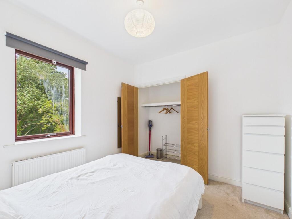 Apartment in Thornbury, South Gloucestershire - More