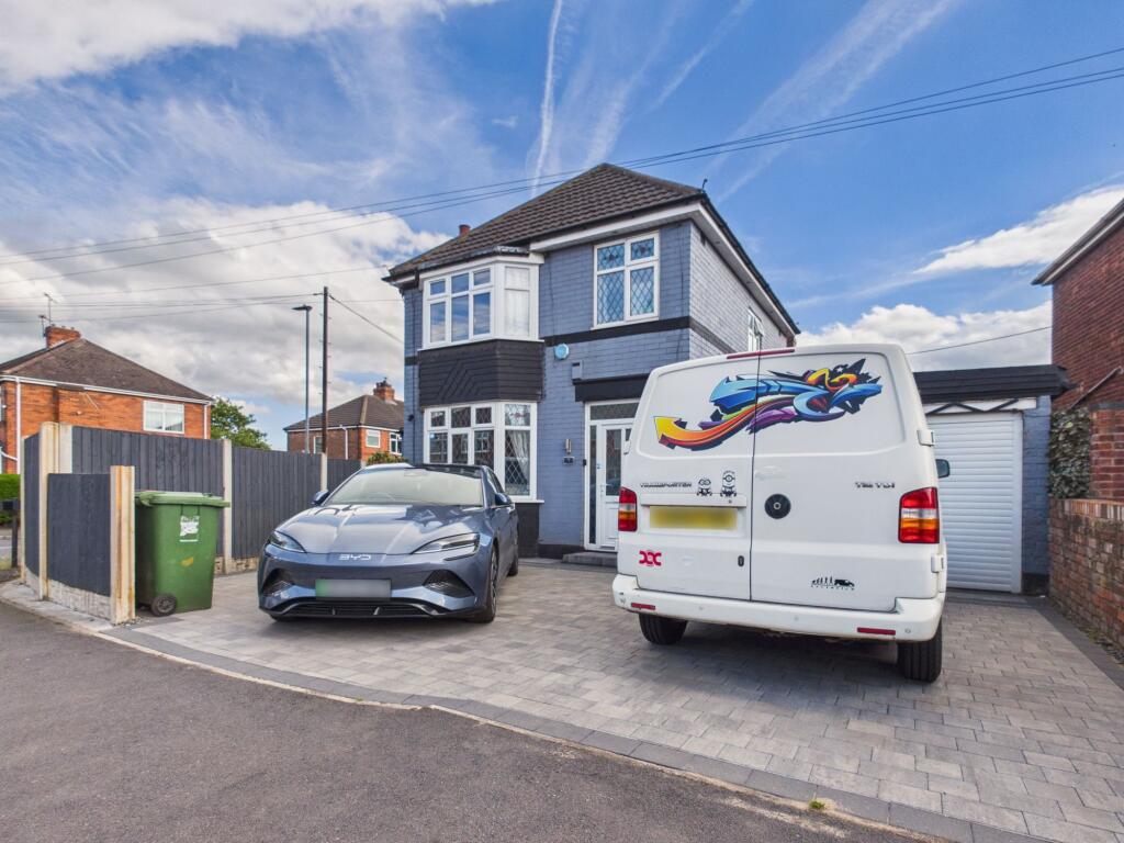 Main image of property: Lincoln Gardens, Scunthorpe, DN16