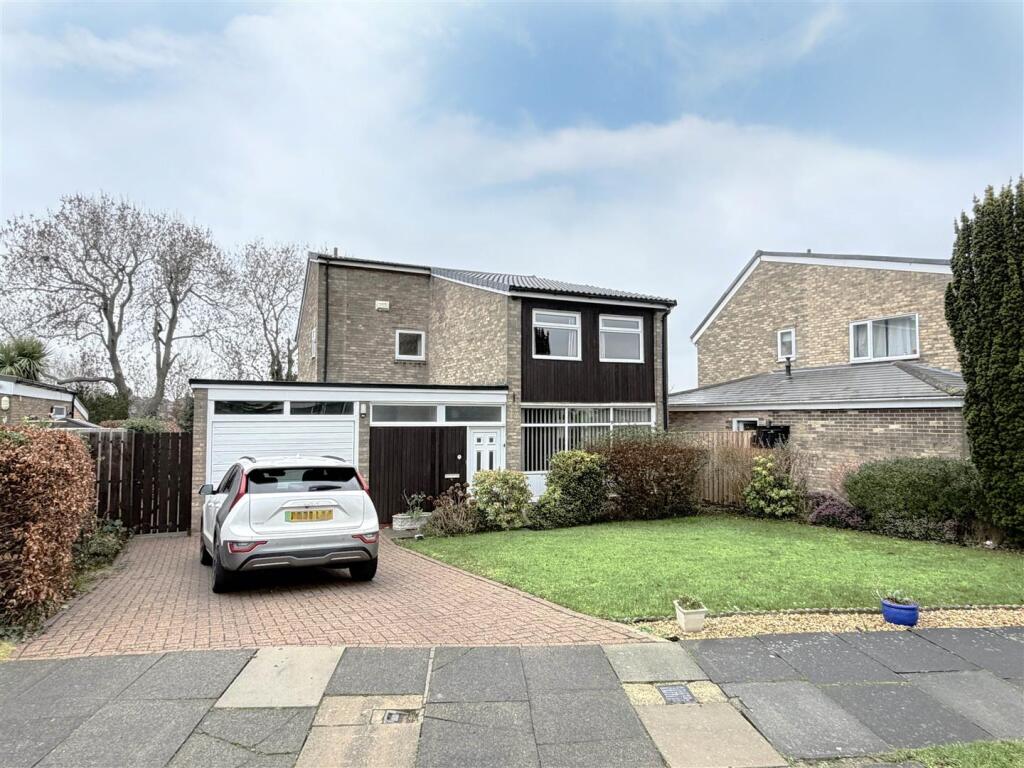 3-bed detached on Auckland Way, Hartburn, Stockton-On-Tees, TS18 6LG, £260,000