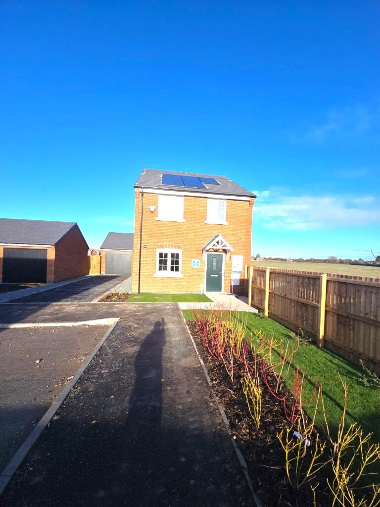 Main image of property: 16 Bantam Way, Nuneaton, Warwickshire, CV11