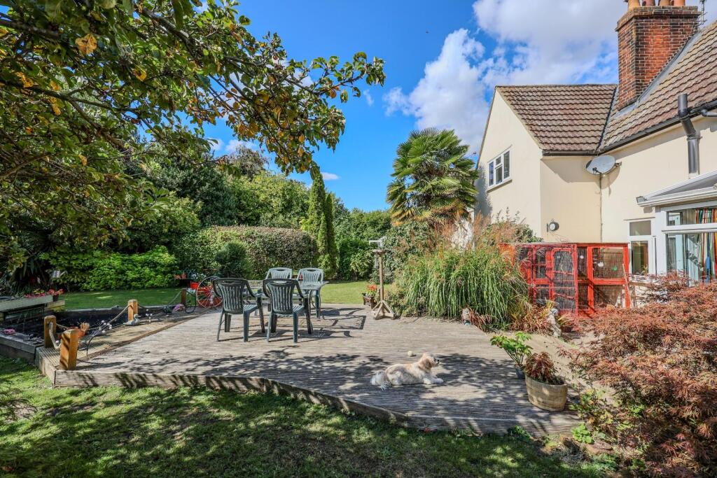 Eastwoodbury Lane, Southend-On-Sea photo 2